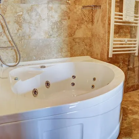 Efendi Cave فندق *